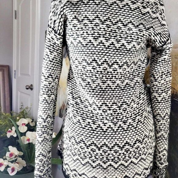 USED ANN TAYLOR Knitted sweater black and white size small - Picture 2 of 9